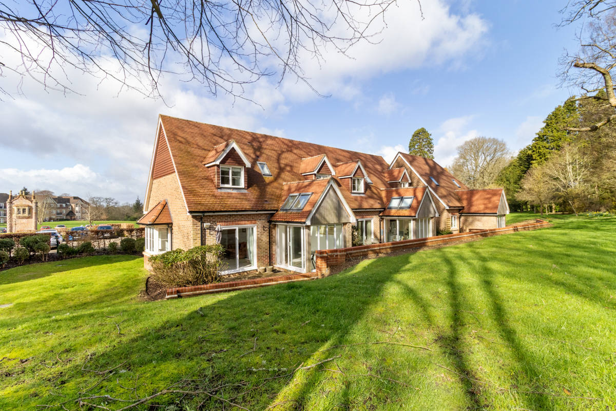 6 King Georges Drive