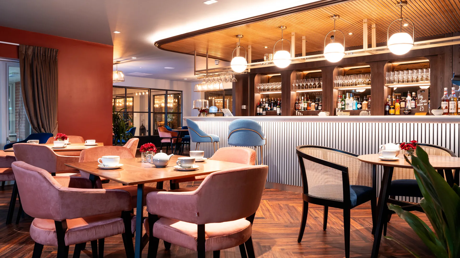 Ledian Gardens bar