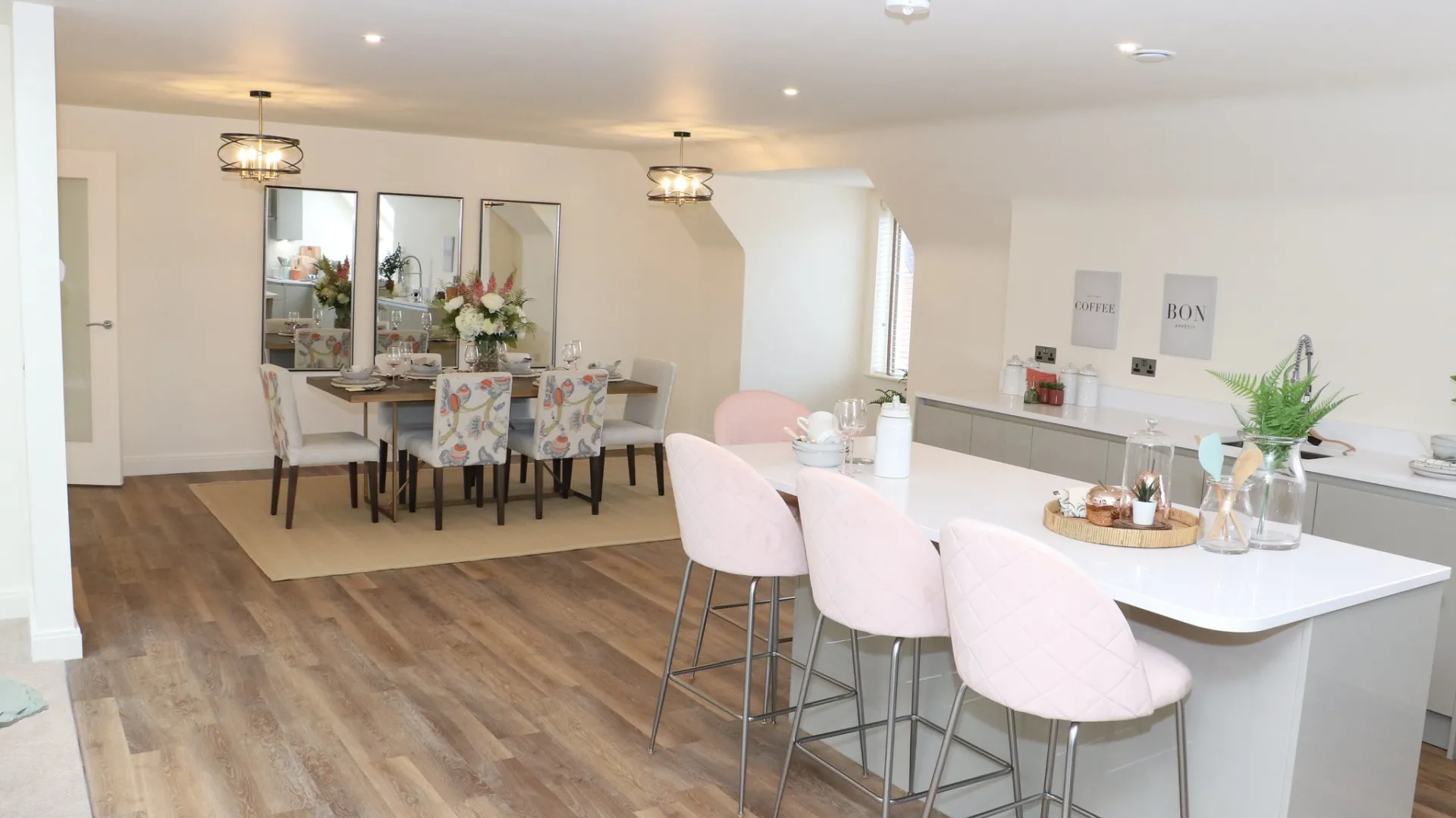 Living room / dining room