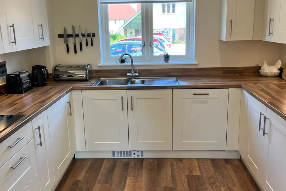 Kitchen 1.jpg