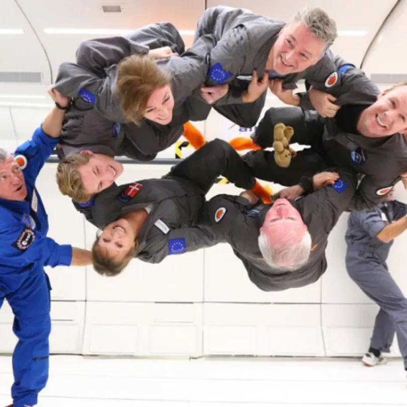 GAP flying people